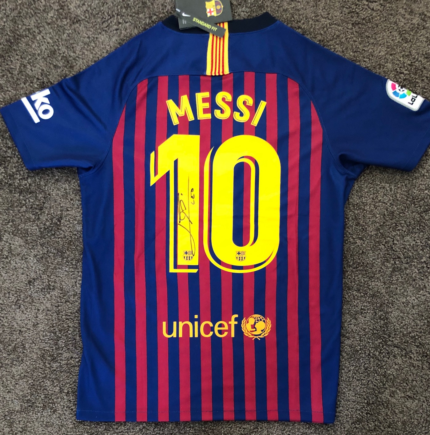 Lionel Messi shirt :: Australian Memorabilia Association